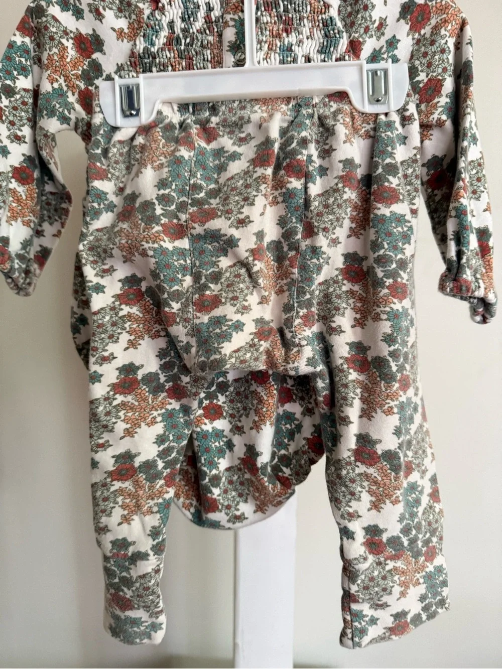 Kate Quinn Outfit
